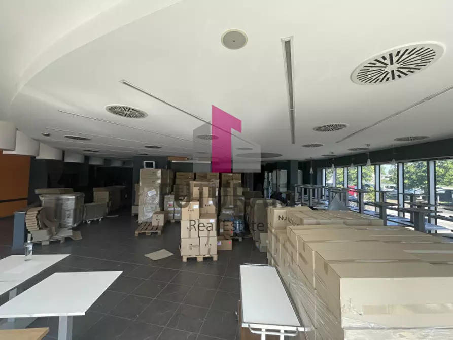 Immagine 7 di Negozio in vendita  a Pianiga