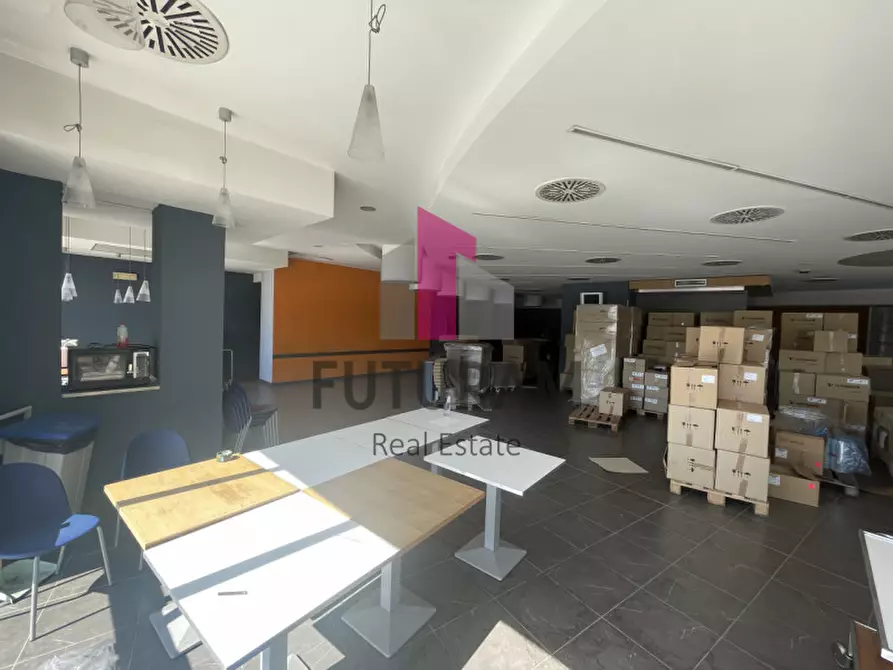 Immagine 8 di Negozio in vendita  a Pianiga