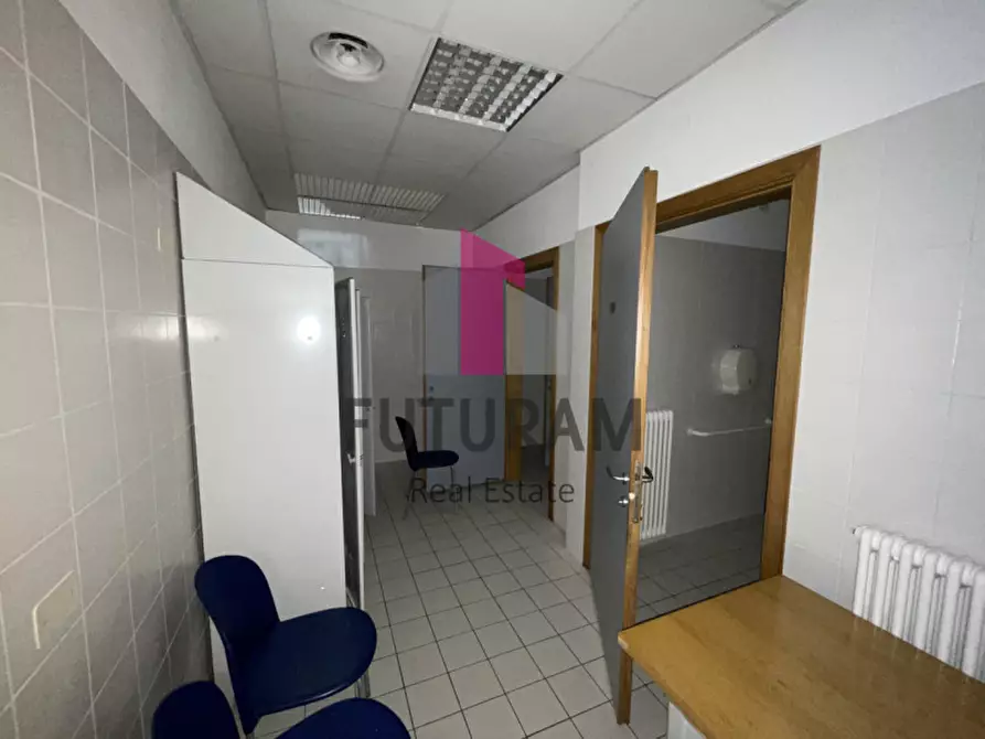 Immagine 14 di Negozio in vendita  a Pianiga