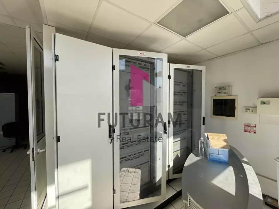 Immagine 18 di Negozio in vendita  a Pianiga