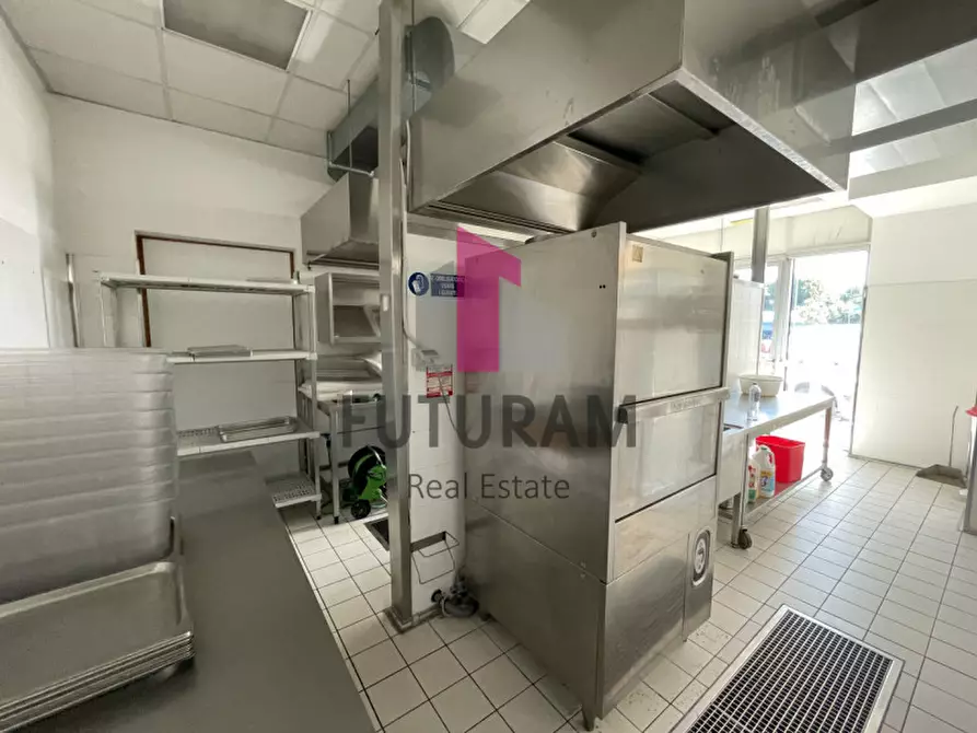 Immagine 28 di Negozio in vendita  a Pianiga