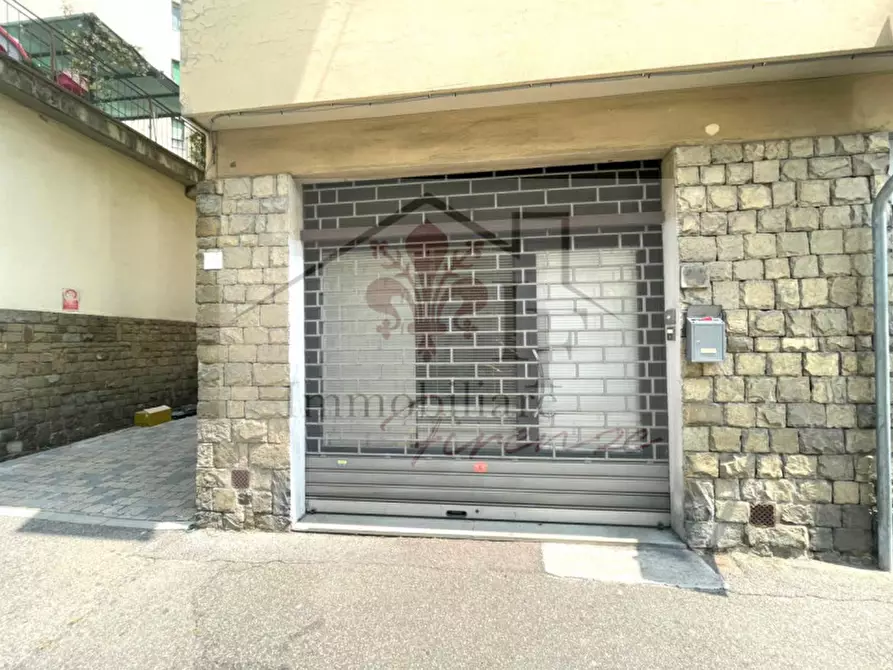Immagine 1 di Negozio in vendita  in Via Mugello a Firenze