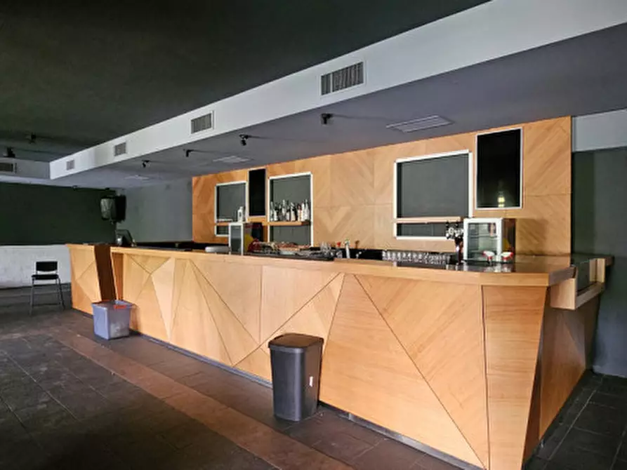 Immagine 1 di Negozio in affitto  a Roncà