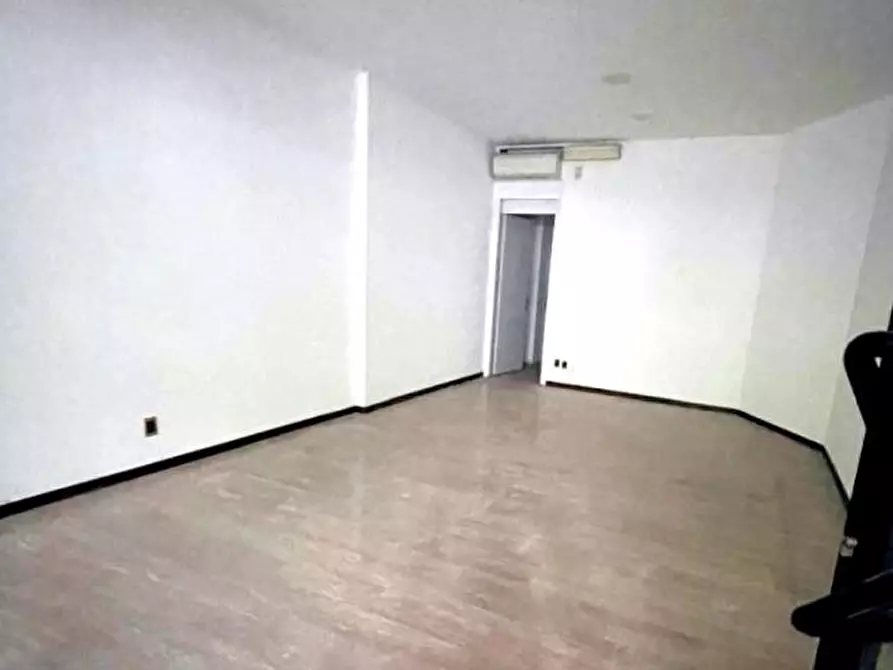 Immagine 2 di Negozio in vendita  in Viale Stazione a Montegrotto Terme