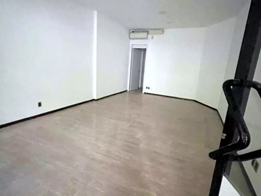 Immagine 4 di Negozio in vendita  in Viale Stazione a Montegrotto Terme