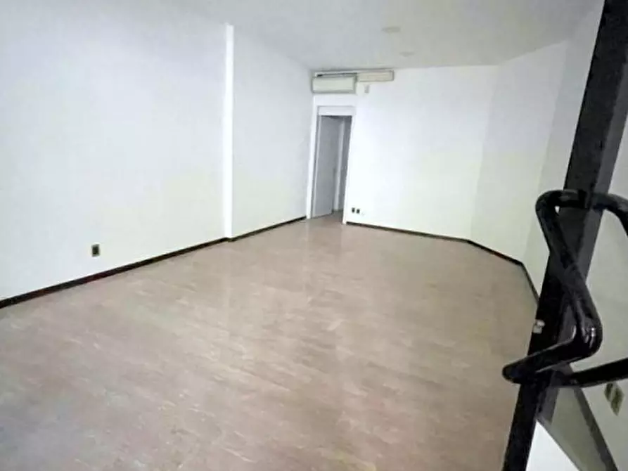 Immagine 1 di Negozio in vendita  in Viale Stazione a Montegrotto Terme