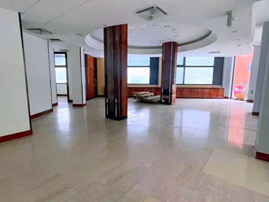 Immagine 3 di Negozio in vendita  in Viale Stazione a Montegrotto Terme