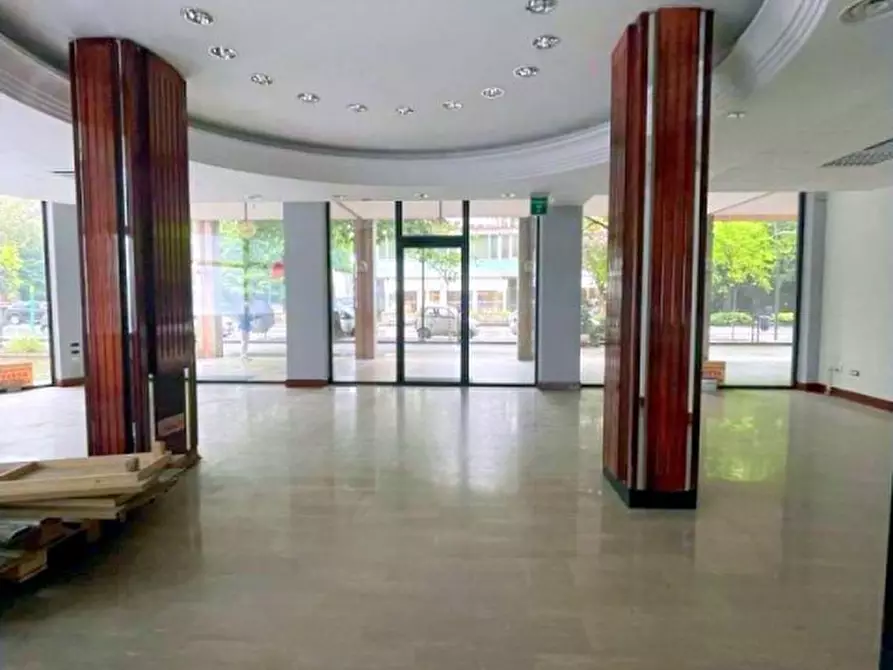 Immagine 4 di Negozio in vendita  in Viale Stazione a Montegrotto Terme