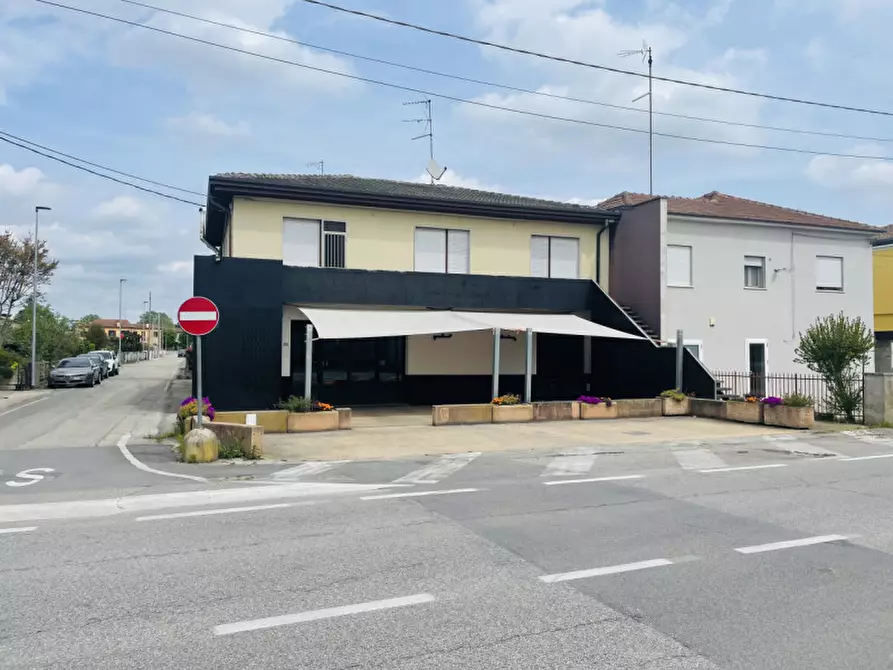 Immagine 2 di Attività commerciale in vendita  a Badia Polesine