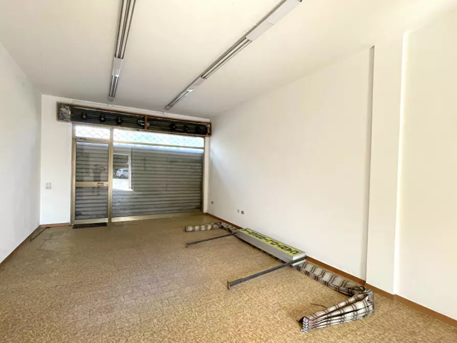 Immagine 6 di Negozio in vendita  a Brugine