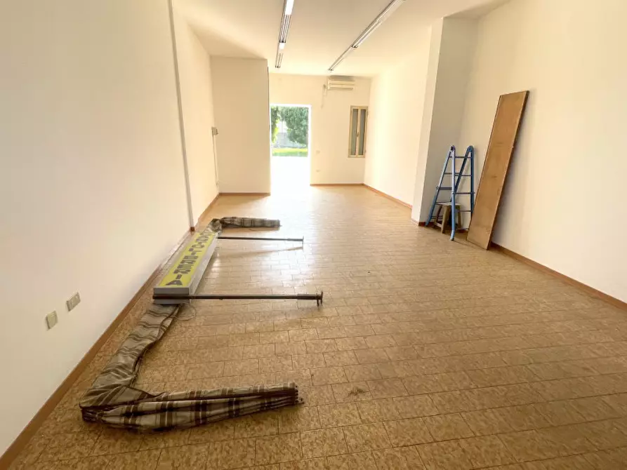 Immagine 7 di Negozio in vendita  a Brugine