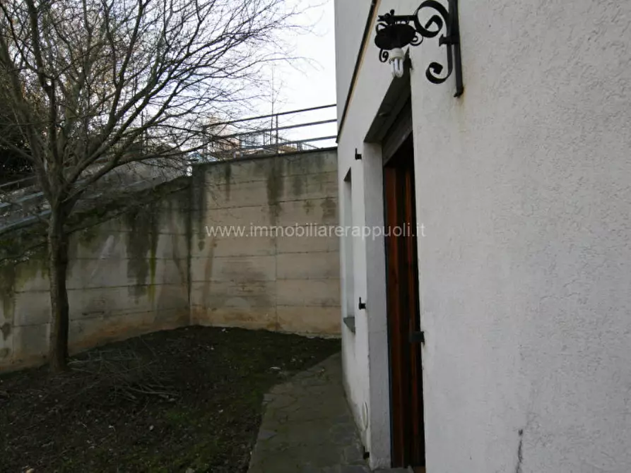 Immagine 2 di Villetta a schiera in vendita  a Sinalunga