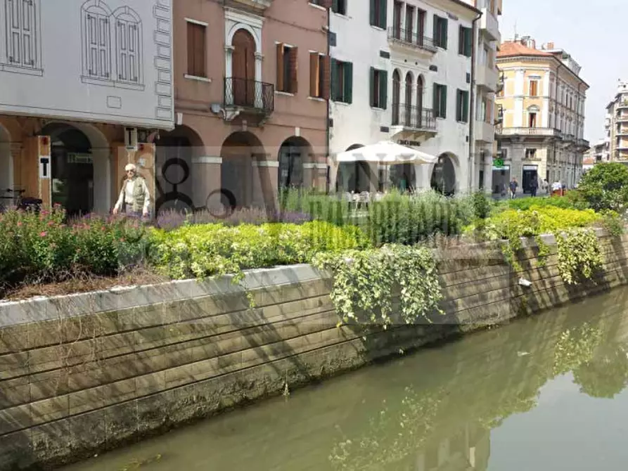 Immagine 2 di Attività commerciale in vendita  a Venezia