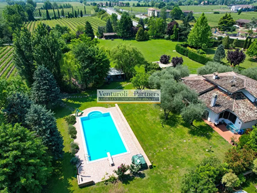Immagine 2 di Villa in vendita  in Via Nino Dal Pra a Sirmione