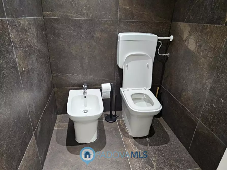 Immagine 8 di Ufficio in affitto  in Viale Della Navigazione Interna a Padova