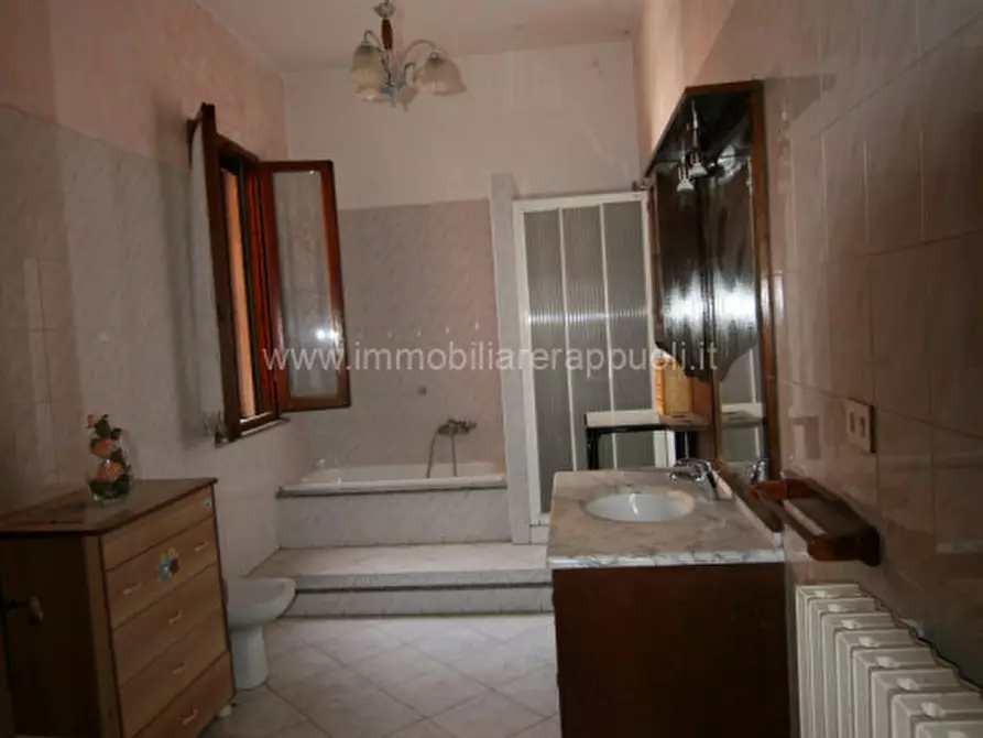 Immagine 17 di Casa indipendente in vendita  a Sinalunga