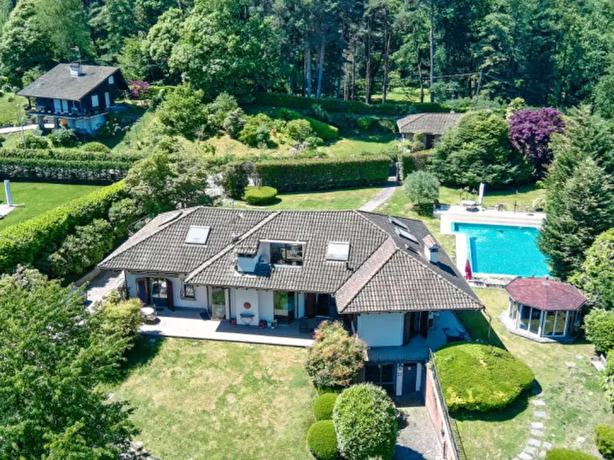 Immagine 1 di Villa in vendita  in Via Monviso 1 a Oleggio Castello