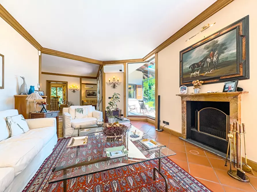 Immagine 2 di Villa in vendita  in Via Monviso 1 a Oleggio Castello