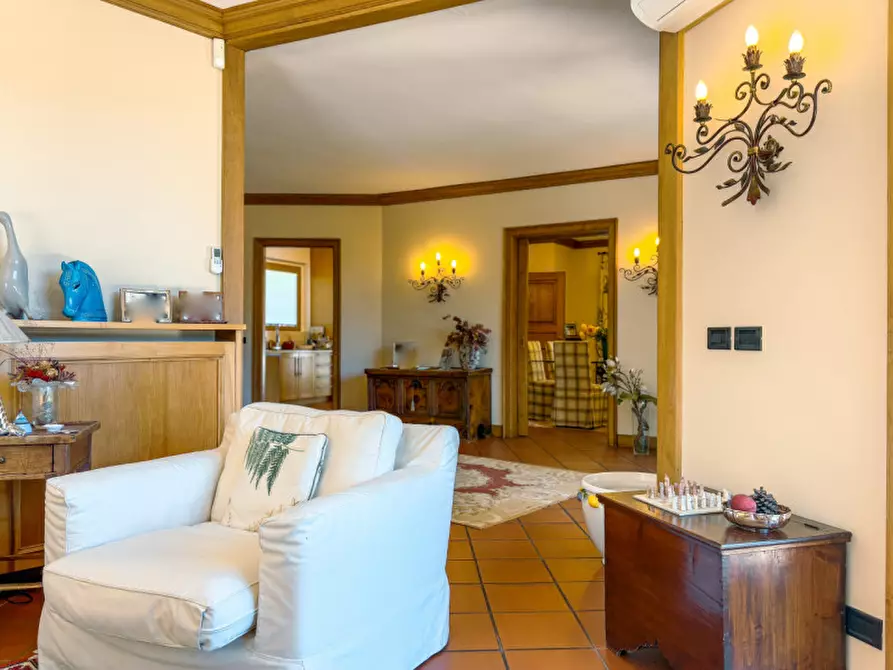 Immagine 4 di Villa in vendita  in Via Monviso 1 a Oleggio Castello