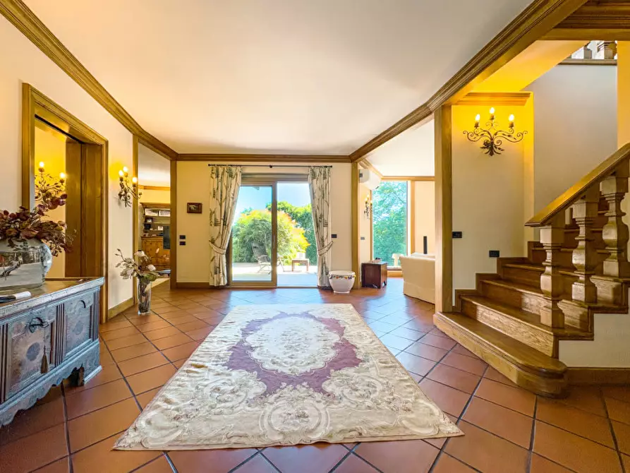 Immagine 5 di Villa in vendita  in Via Monviso 1 a Oleggio Castello