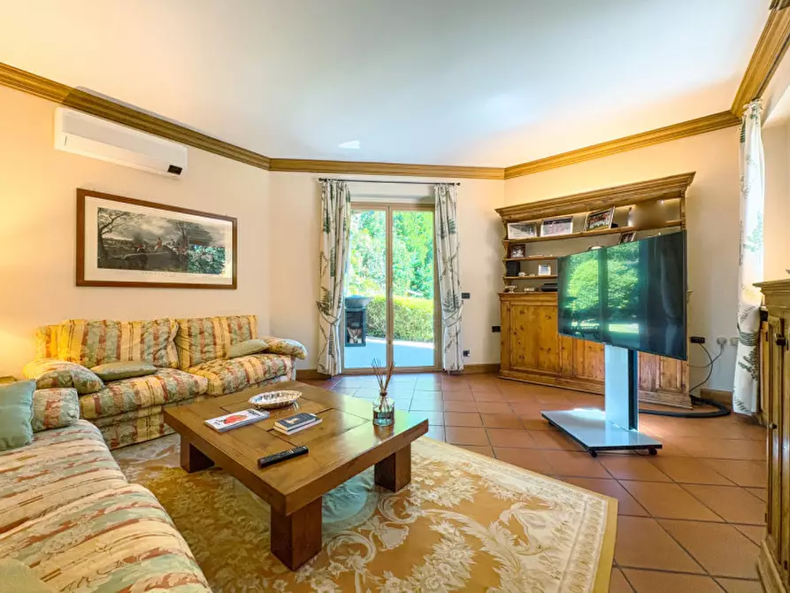 Immagine 11 di Villa in vendita  in Via Monviso 1 a Oleggio Castello