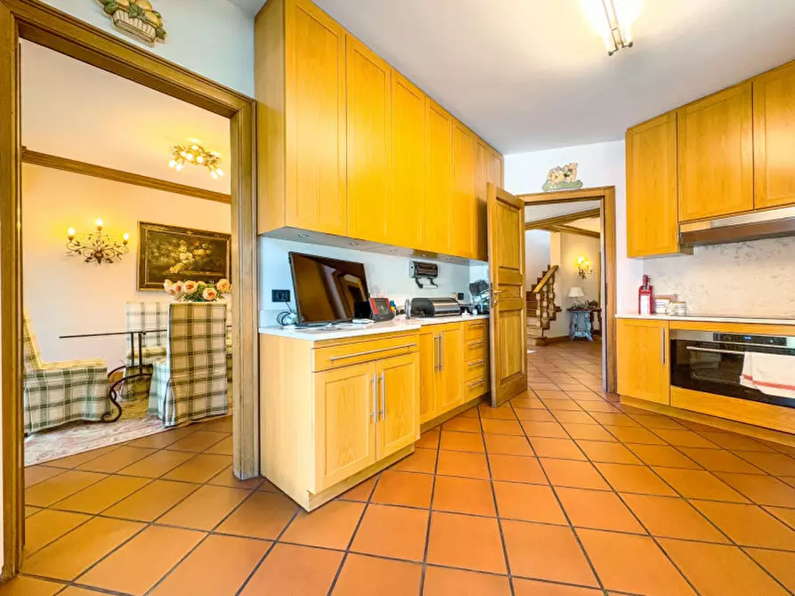 Immagine 16 di Villa in vendita  in Via Monviso 1 a Oleggio Castello