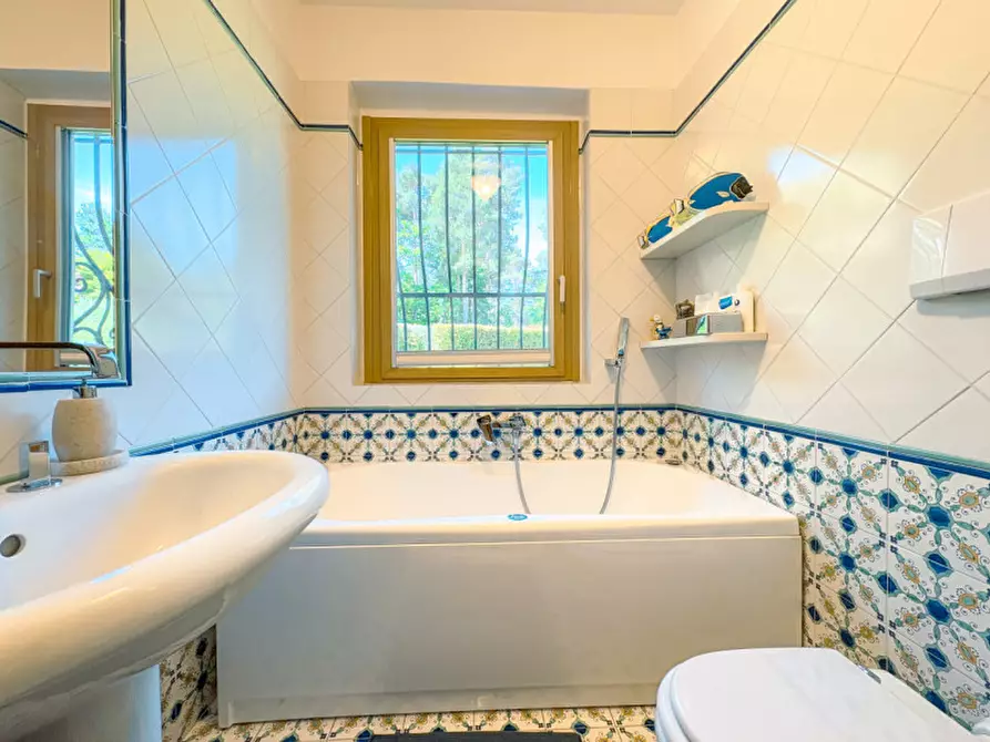 Immagine 27 di Villa in vendita  in Via Monviso 1 a Oleggio Castello