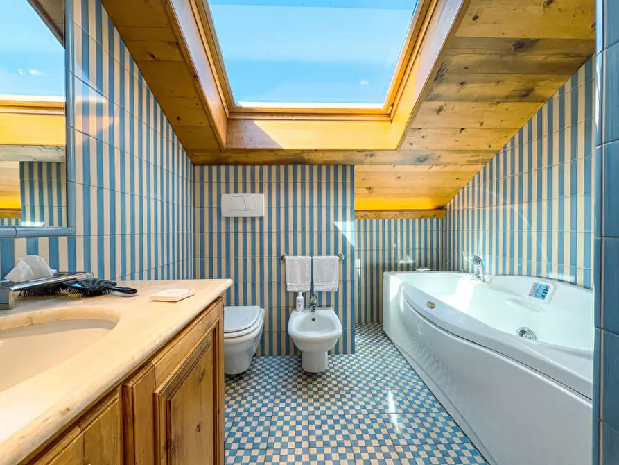 Immagine 36 di Villa in vendita  in Via Monviso 1 a Oleggio Castello