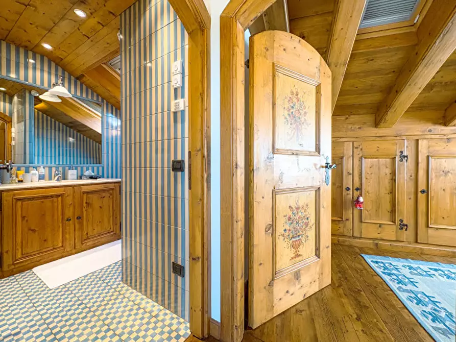 Immagine 37 di Villa in vendita  in Via Monviso 1 a Oleggio Castello