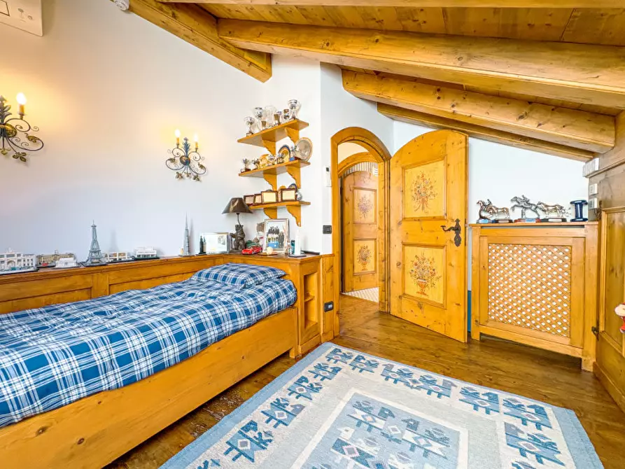 Immagine 38 di Villa in vendita  in Via Monviso 1 a Oleggio Castello