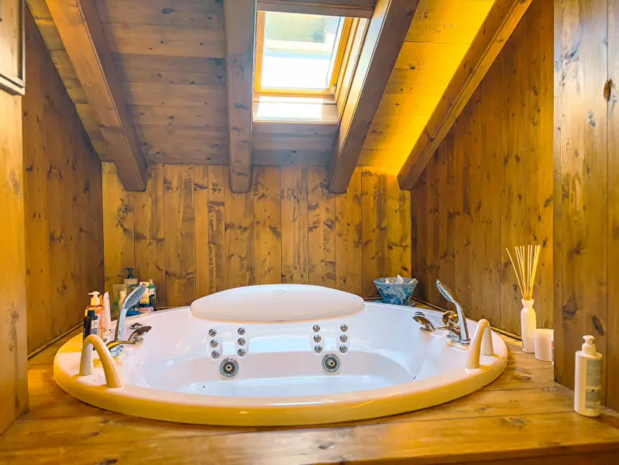 Immagine 44 di Villa in vendita  in Via Monviso 1 a Oleggio Castello