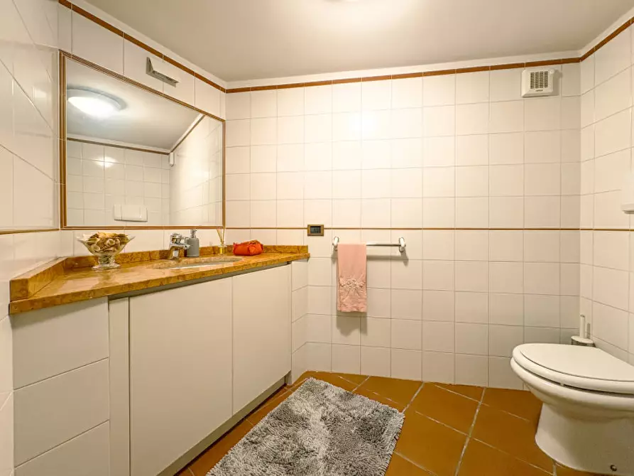 Immagine 46 di Villa in vendita  in Via Monviso 1 a Oleggio Castello