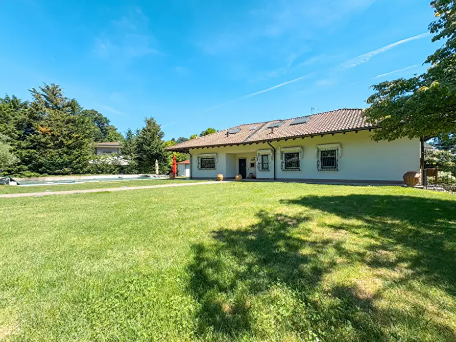 Immagine 57 di Villa in vendita  in Via Monviso 1 a Oleggio Castello