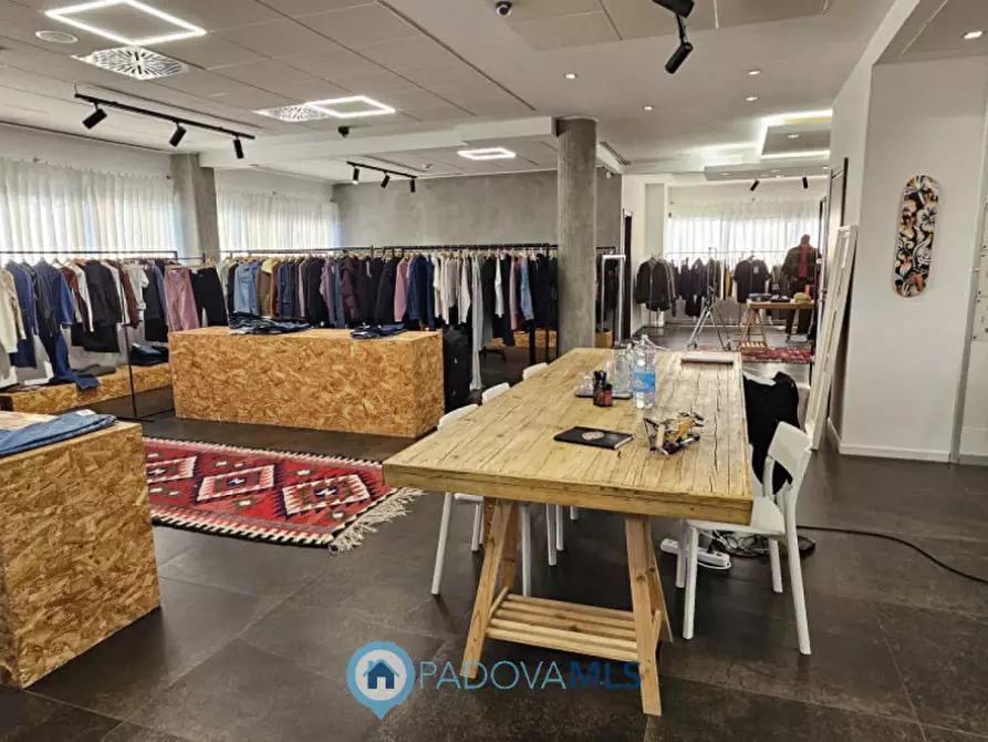 Immagine 1 di Ufficio in affitto  in Viale della Navigazione Interna a Padova