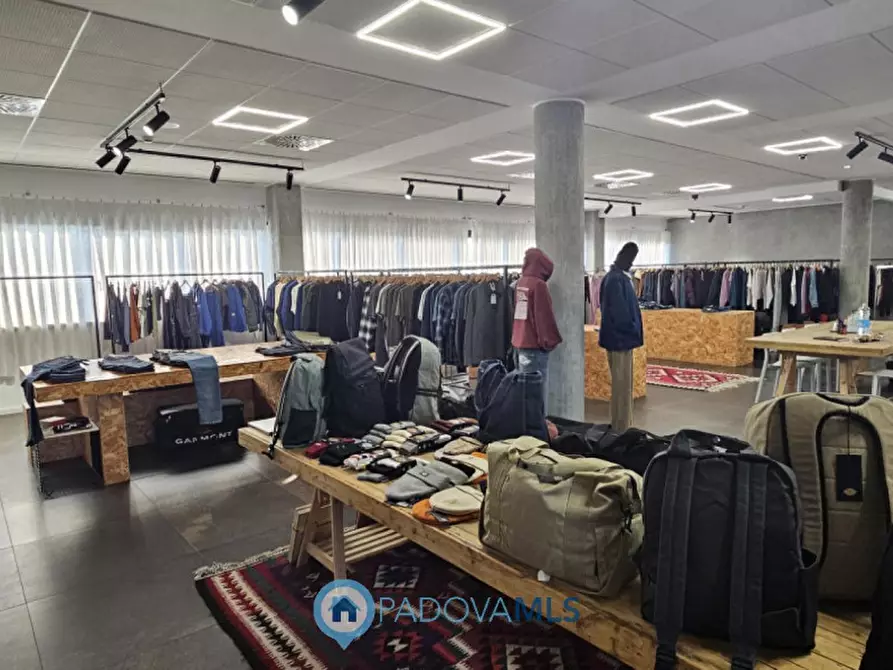 Immagine 2 di Ufficio in affitto  in Viale della Navigazione Interna a Padova