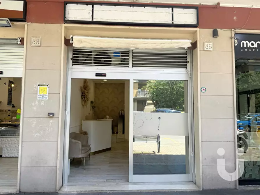Immagine 7 di Negozio in vendita  in Via dei Velieri a Roma