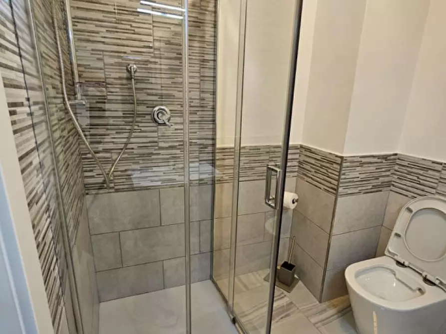 Immagine 21 di Camera in affitto  a Roma