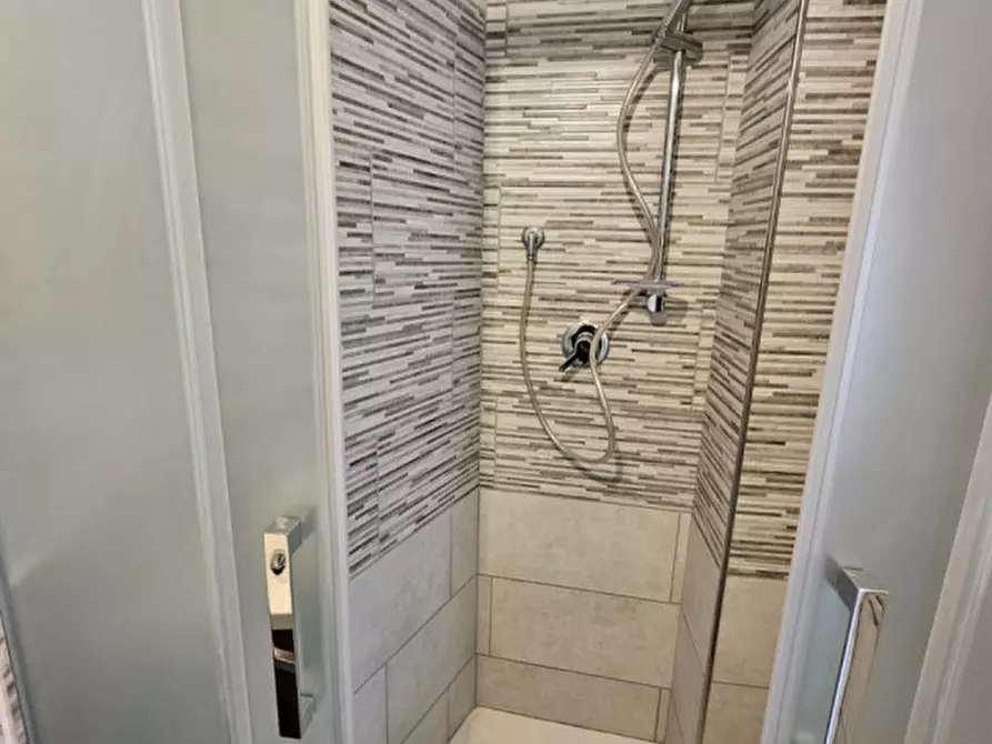 Immagine 25 di Camera in affitto  a Roma