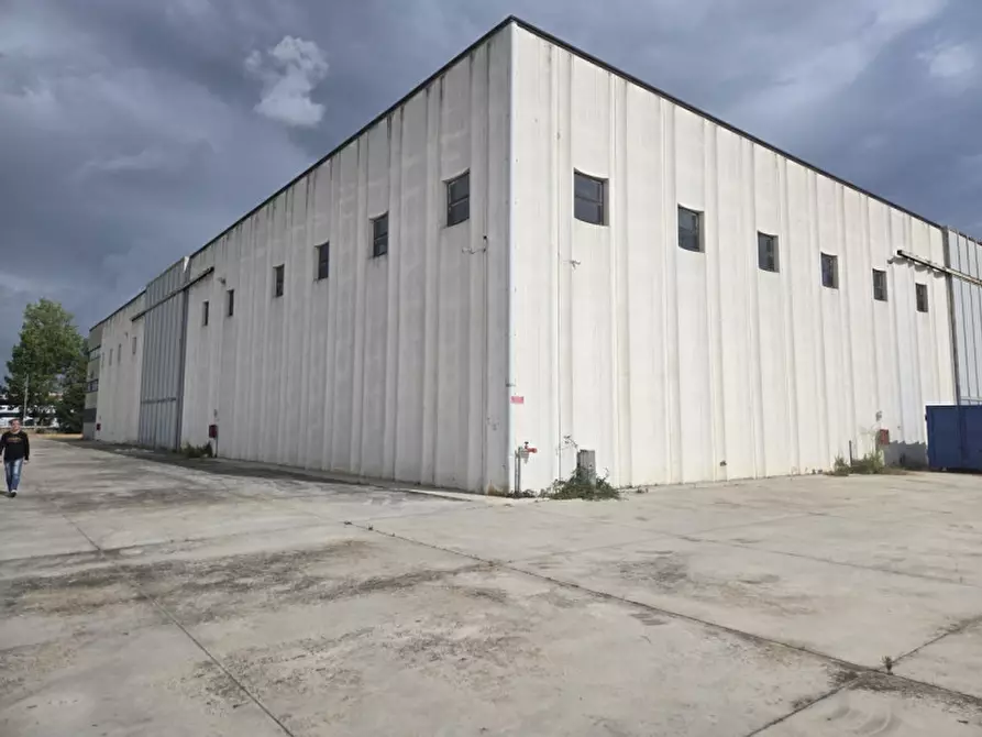 Immagine 1 di Capannone industriale in affitto  in Via Carlo Goldoni a Anzio