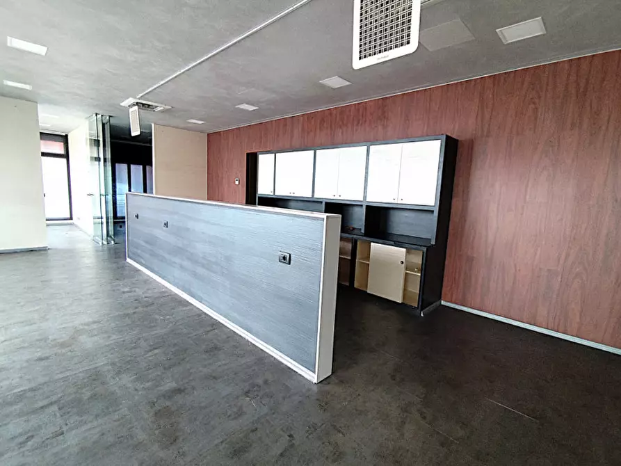 Immagine 1 di Negozio in vendita  in via Roma 48 Ponte San Nicolò a Ponte San Nicolò