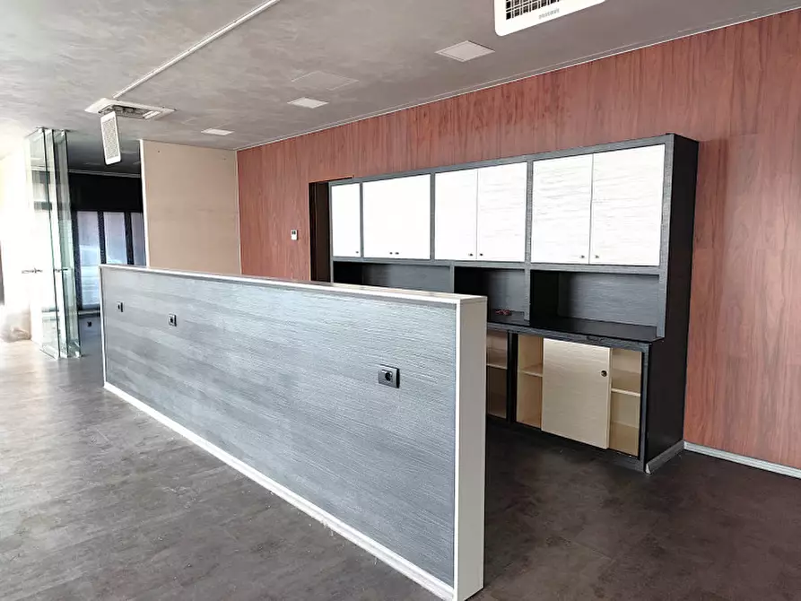 Immagine 2 di Negozio in vendita  in via Roma 48 Ponte San Nicolò a Ponte San Nicolò