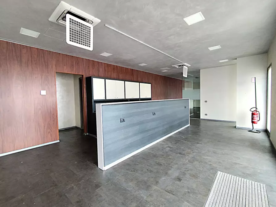 Immagine 3 di Negozio in vendita  in via Roma 48 Ponte San Nicolò a Ponte San Nicolò