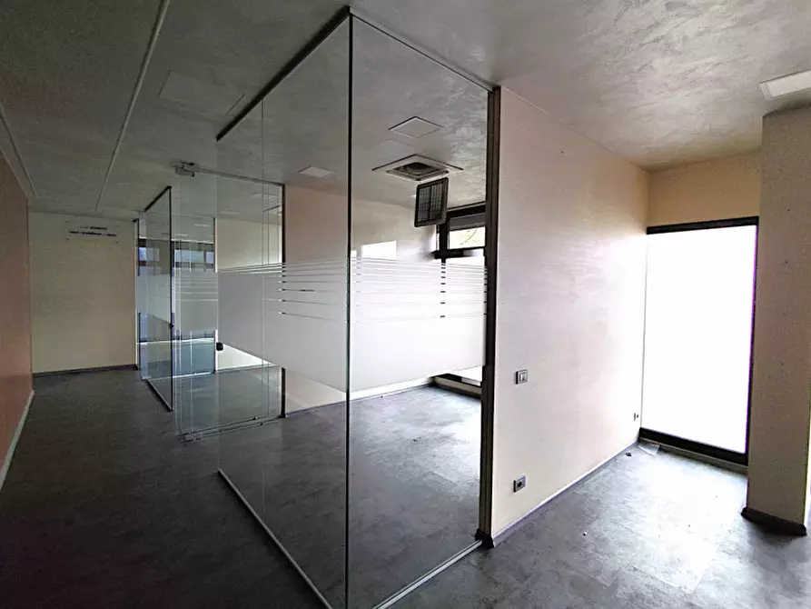 Immagine 9 di Negozio in vendita  in via Roma 48 Ponte San Nicolò a Ponte San Nicolò