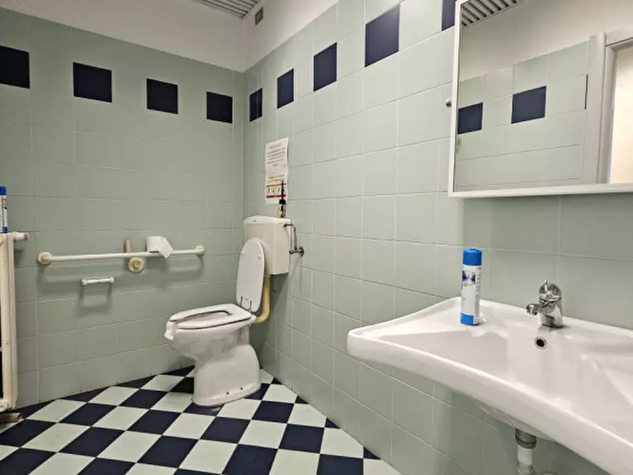 Immagine 12 di Negozio in vendita  in via Roma 48 Ponte San Nicolò a Ponte San Nicolò