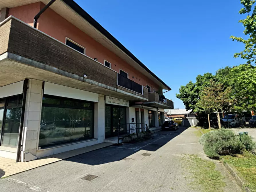 Immagine 14 di Negozio in vendita  in via Roma 48 Ponte San Nicolò a Ponte San Nicolò