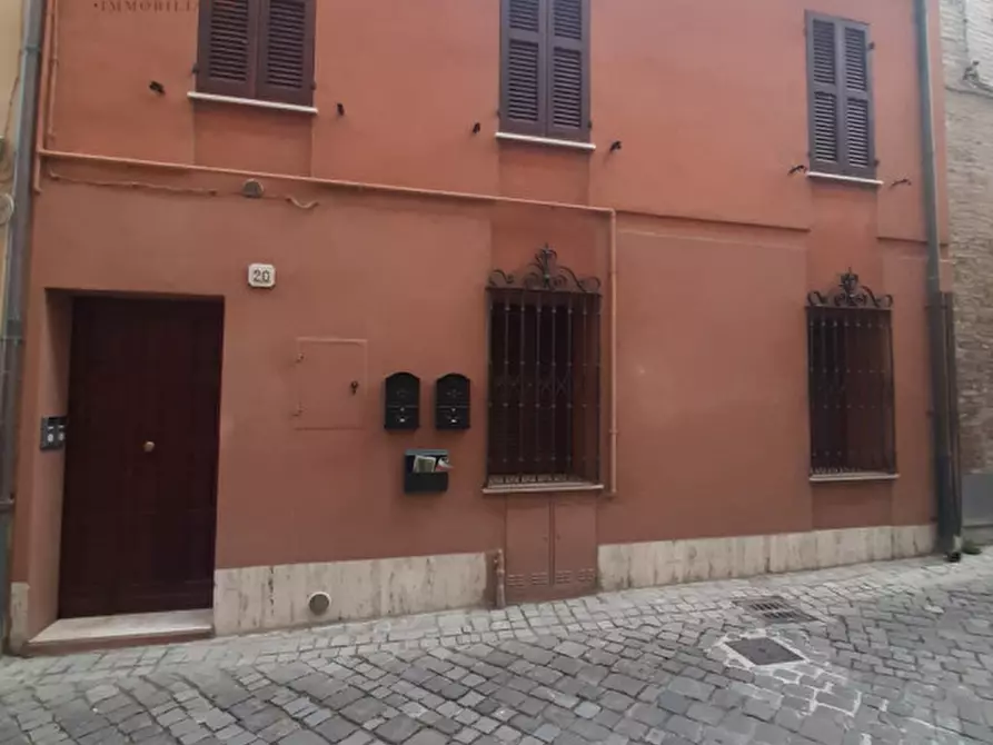 Immagine 2 di Casa indipendente in vendita  a Fano