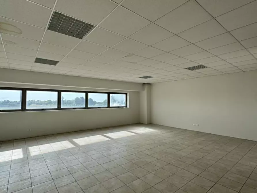 Immagine 1 di Ufficio in affitto  in Via Bretella a Roveredo In Piano