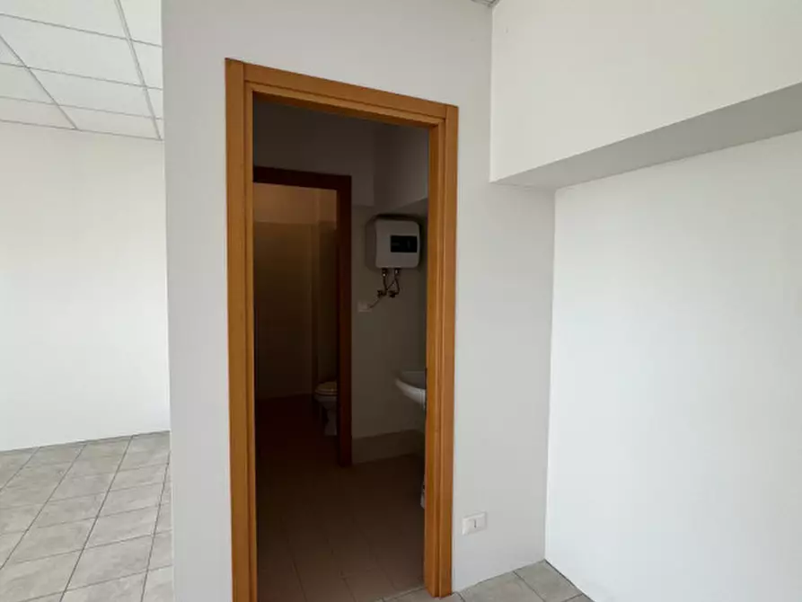Immagine 4 di Ufficio in affitto  in Via Bretella a Roveredo In Piano