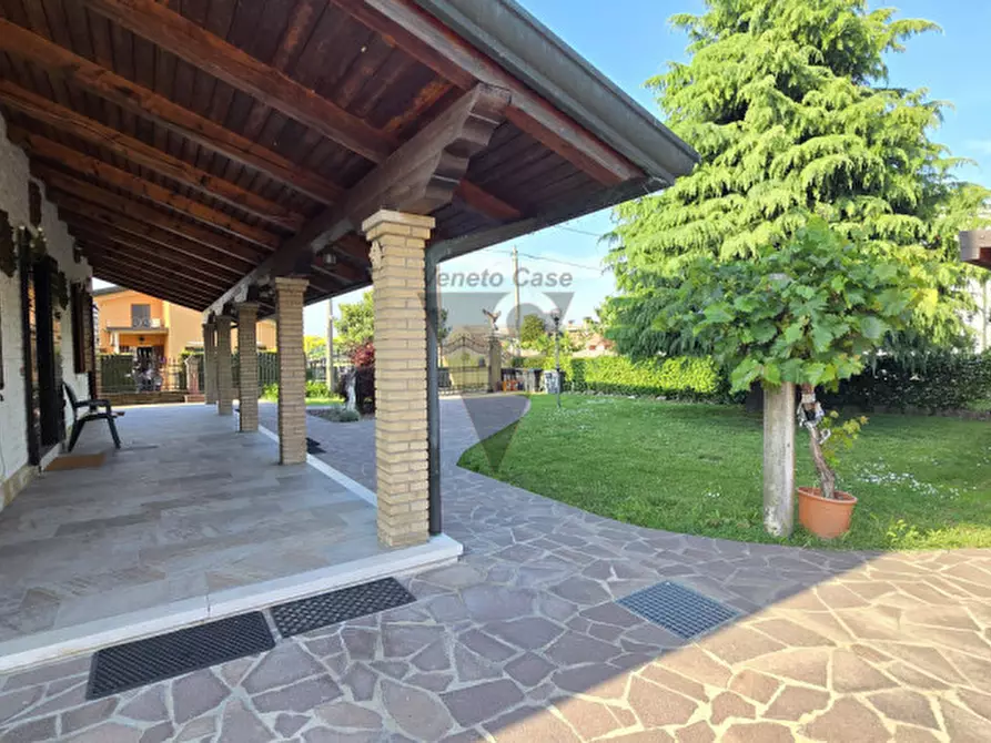 Immagine 2 di Casa indipendente in vendita  a Campagna Lupia