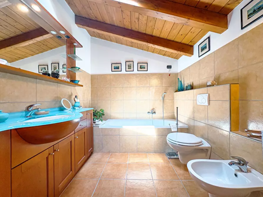 Immagine 32 di Villa in vendita  in Via per Colazza 24 a Meina